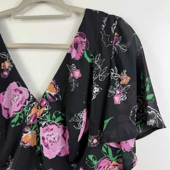 Smocked Cropped Torrid Black Floral Blouse 2X Flutter Sleeve Dark Floral V Neck - Picture 5 of 12